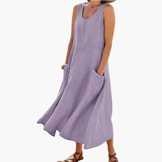 Women’s midi dress with scoop neckline and patch pockets
